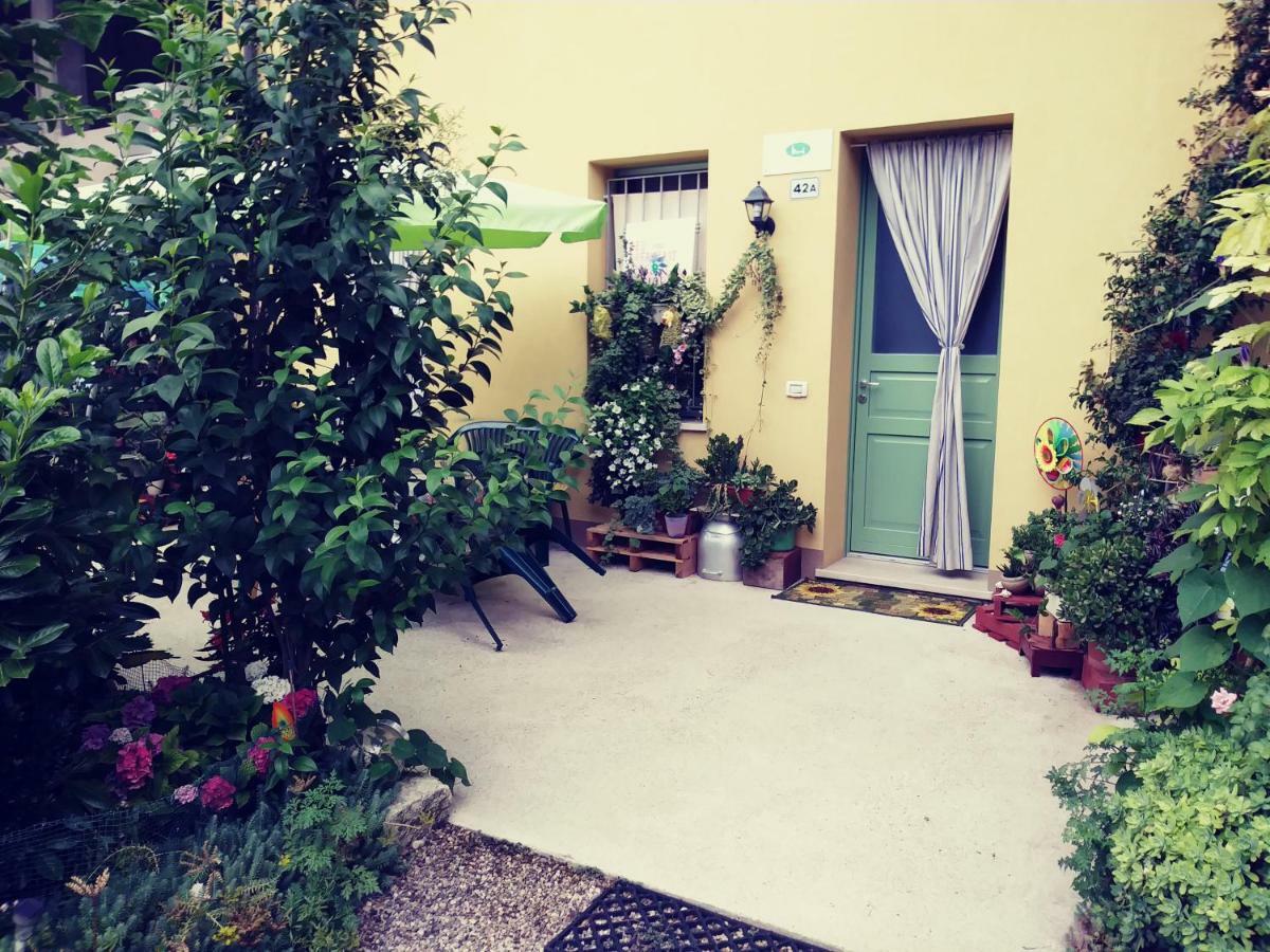 B&B Peschi In Fiore Валеджо-суль-Мінчо Екстер'єр фото